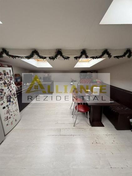 Apartament cu 4 camere semidecomandat, mobilat în Rahova