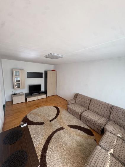Apartament cu 2 camere decomandat în Petrești