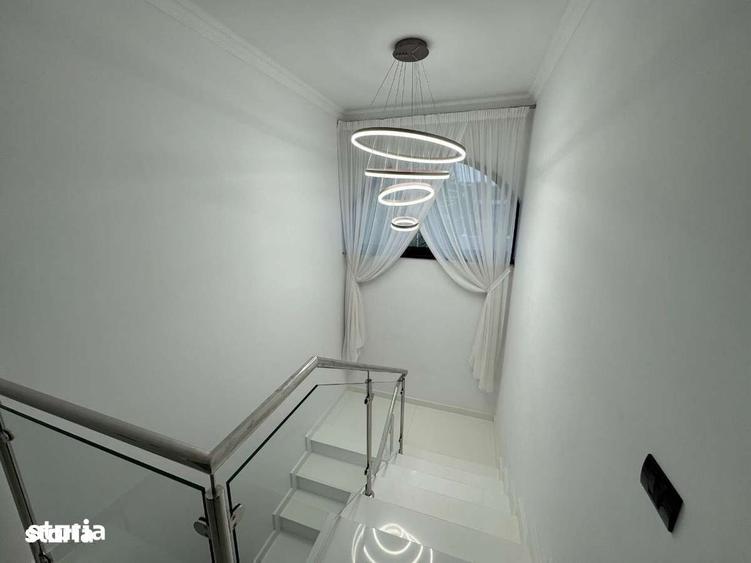 Casă cu 5 camere cu Teren 1213 Mp în Ostroveni