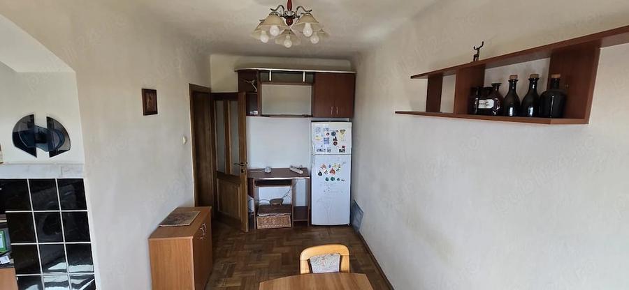 Apartament cu 3 camere semidecomandat în Central