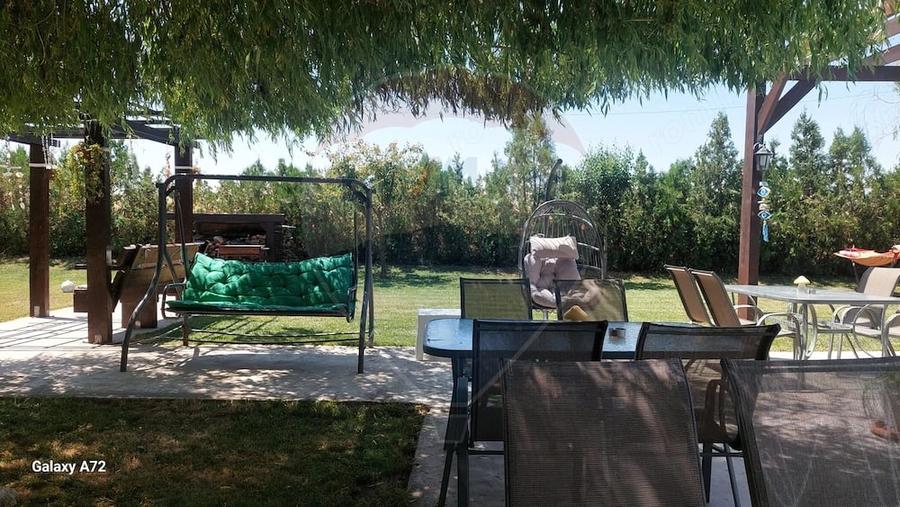 Casă cu 10 camere cu Teren 568 Mp în Corbu