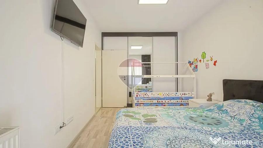 Apartament cu 3 camere decomandat în Tractorul
