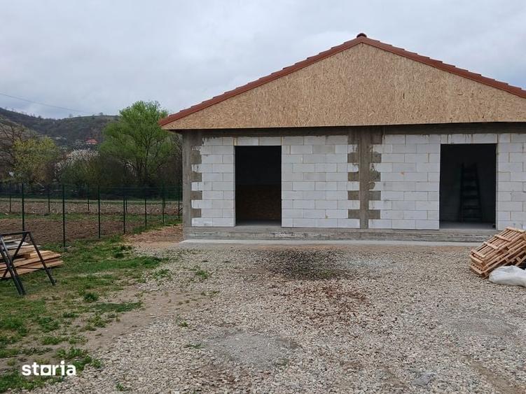 Casă cu 3 camere cu Teren 90 Mp în Hărău