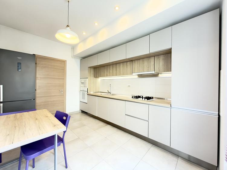 Apartament cu 3 camere decomandat, mobilat în Barbu Văcărescu