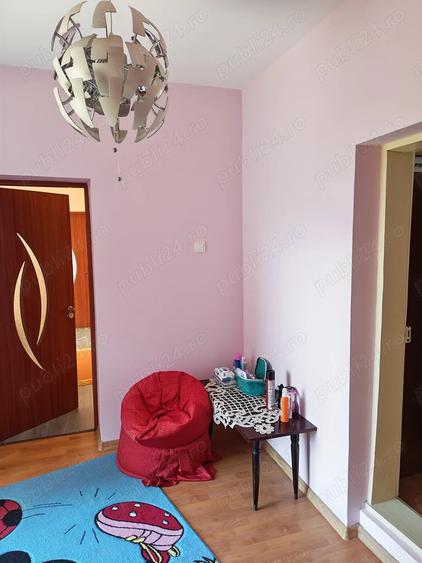 Casă cu 6 camere în Calomfirești