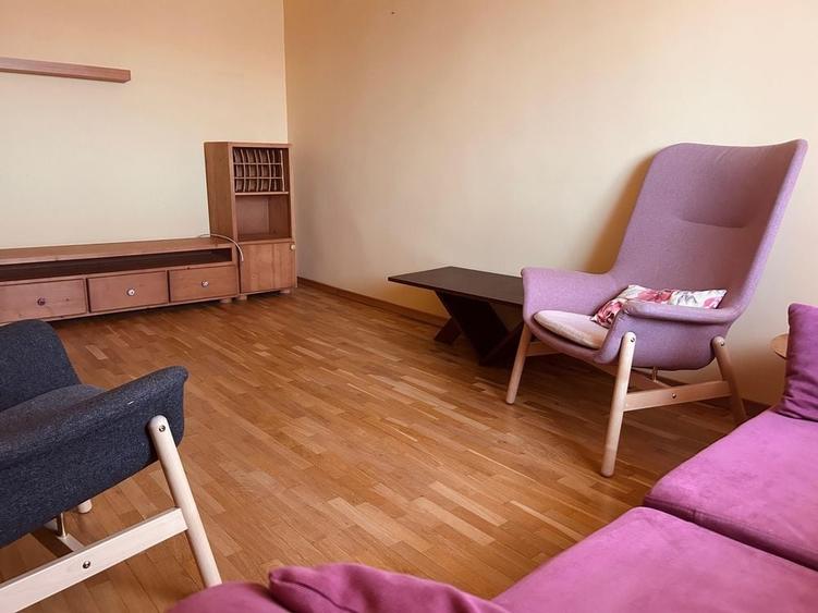 Apartament cu 3 camere decomandat în Calea București