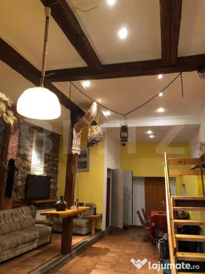 Casă cu 7 camere cu Teren 800 Mp în Zărnești