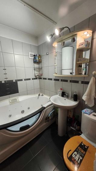 Apartament cu 2 camere decomandat în Ghencea