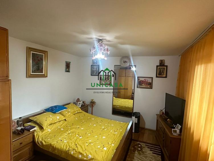 Casă individuală cu 8 camere cu Canalizare în Cetățuia