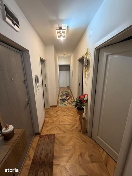 Apartament cu 4 camere în Tineretului