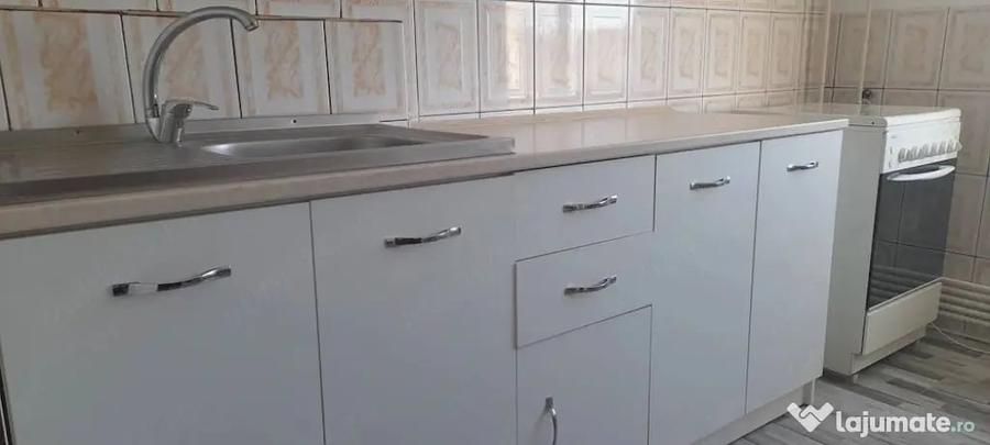 Apartament cu 2 camere decomandat în Micro 20