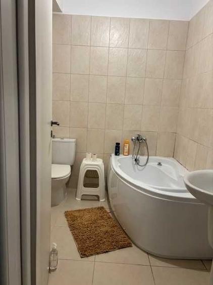 Apartament cu 2 camere semidecomandat în Roșu