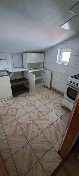 Casă cu 8 camere cu Teren 252 Mp în Mihai Bravu