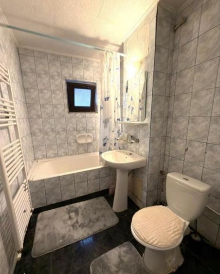 Apartament cu 2 camere decomandat în Rovine