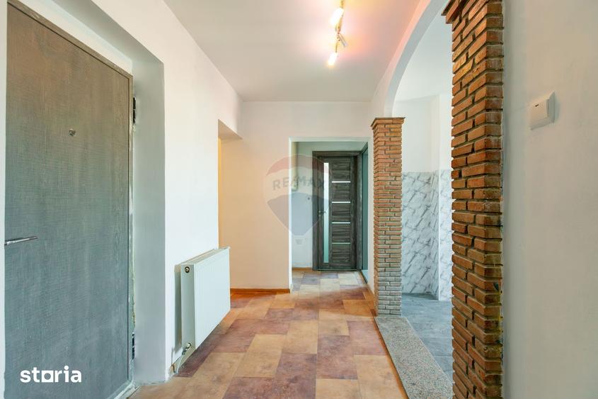 Apartament cu 3 camere în Traian