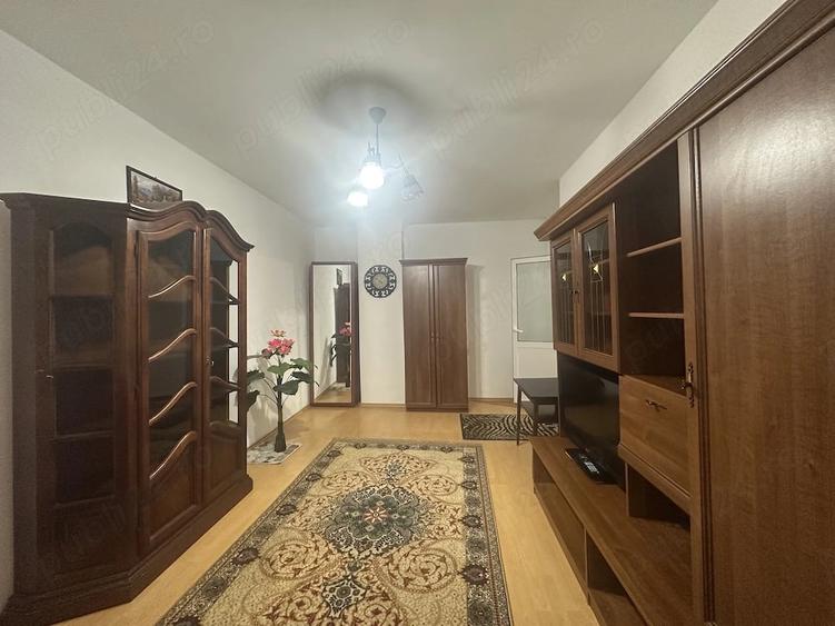 Garsonieră decomandată în Vest