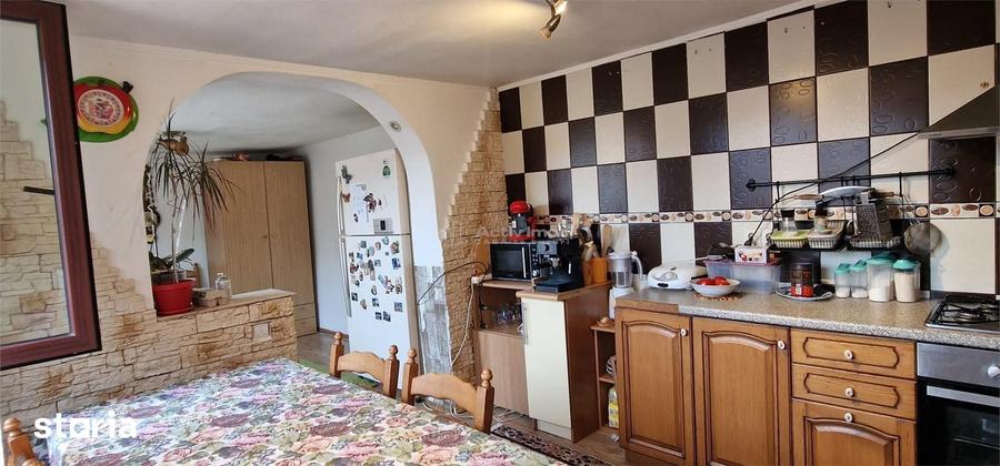 Casă cu 6 camere cu Teren 482 Mp în Central