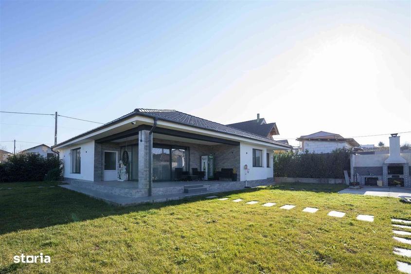 Casă cu 4 camere cu Teren 990 Mp în Oncea
