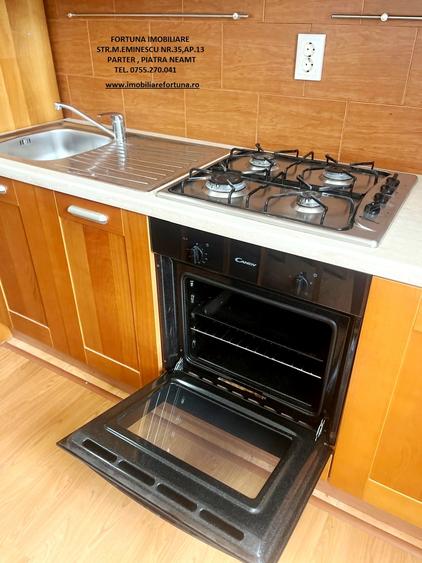 Apartament cu 3 camere semidecomandat, mobilat în Central
