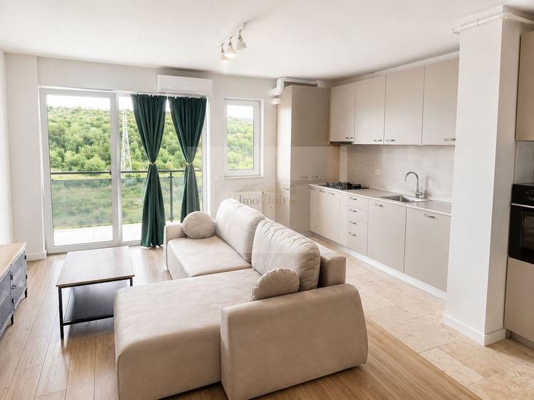 Apartament cu 2 camere semidecomandat, mobilat în Sopor