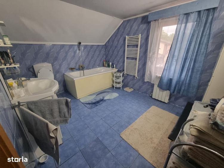 Casă cu 4 camere în Est