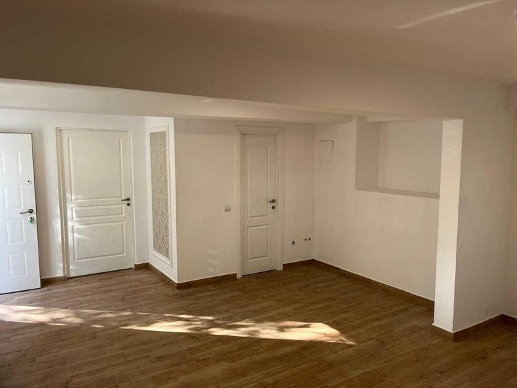 Casă cu 4 camere în Mărăști