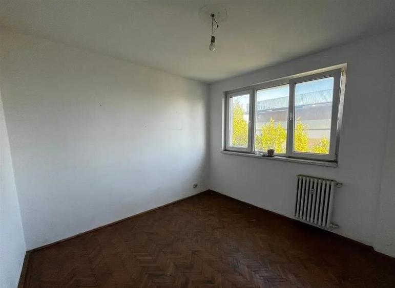Apartament cu 3 camere decomandat în Domenii