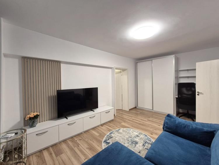 Apartament cu 2 camere semidecomandat, mobilat în 13 Septembrie