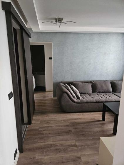 Apartament cu 3 camere semidecomandat în Drumul Taberei