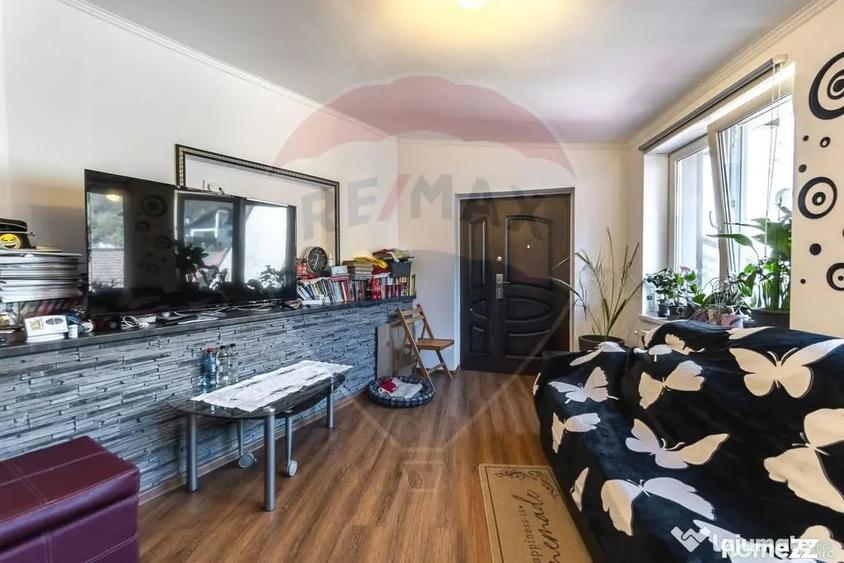 Casă cu 7 camere cu Teren 136 Mp în Schei