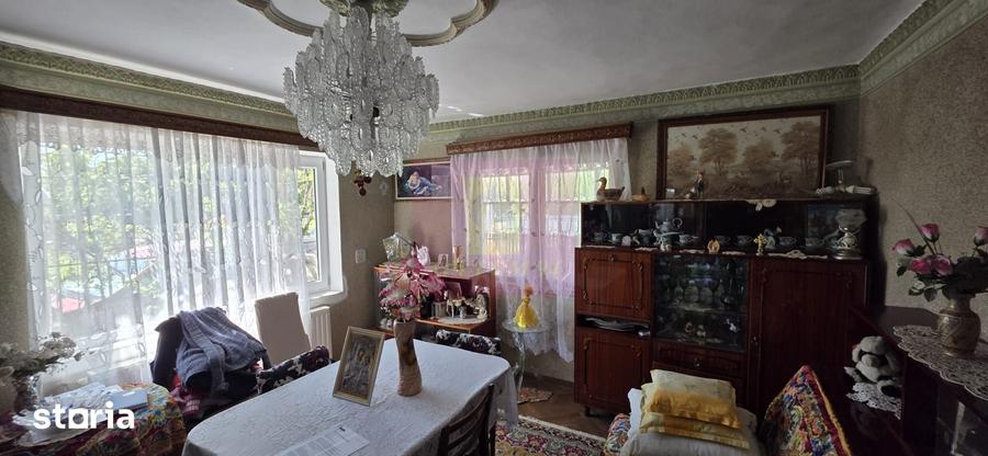 Casă cu 5 camere cu Teren 330 Mp în Slobozia