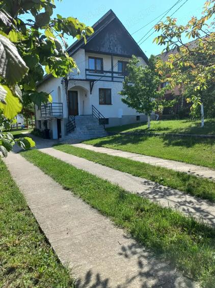 Casă cu 4 camere cu Teren 1229 Mp în Central