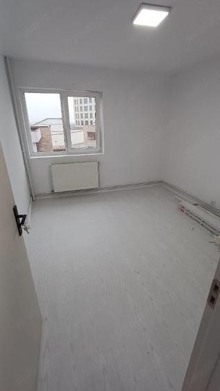 Apartament cu 2 camere semidecomandat în Calea București