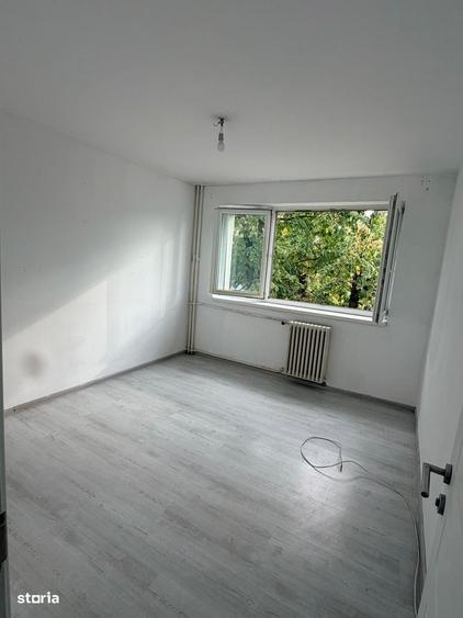 Apartament cu 2 camere semidecomandat în Constructorilor