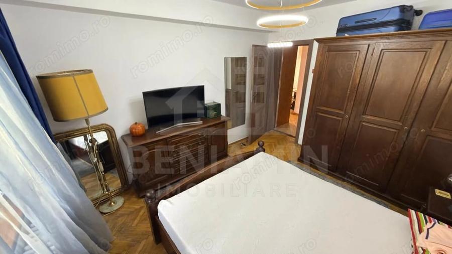 Apartament cu 3 camere decomandat în Sărari