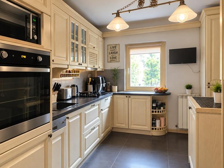 Apartament cu 3 camere decomandat în Târgu Cucu