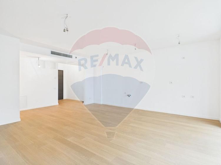 Apartament cu 3 camere semidecomandat în Nord