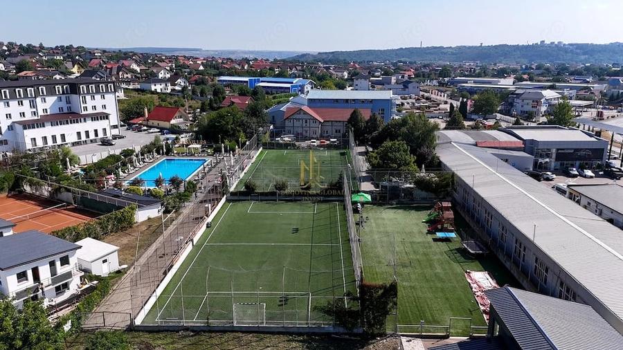 Spațiu comercial, de 10,500 mp, în Șcheia