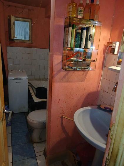 Apartament cu 3 camere semidecomandat în Gojdu