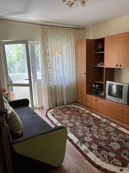 Apartament cu 3 camere decomandat în Zamfirescu