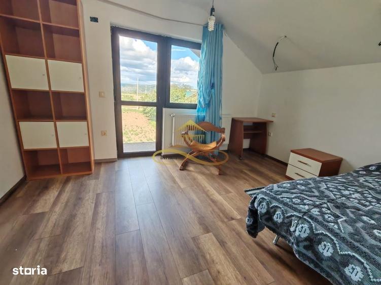 Casă cu 4 camere în Valea Mică