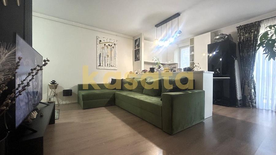 Apartament cu 3 camere semidecomandat, mobilat în Ostratu