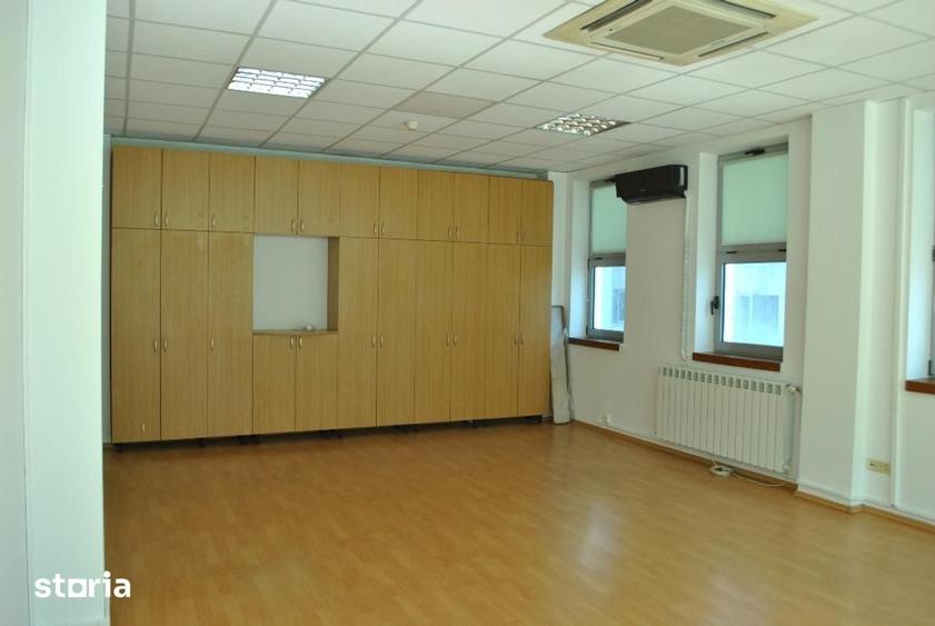 Spațiu comercial, de 60 mp, în Vitan