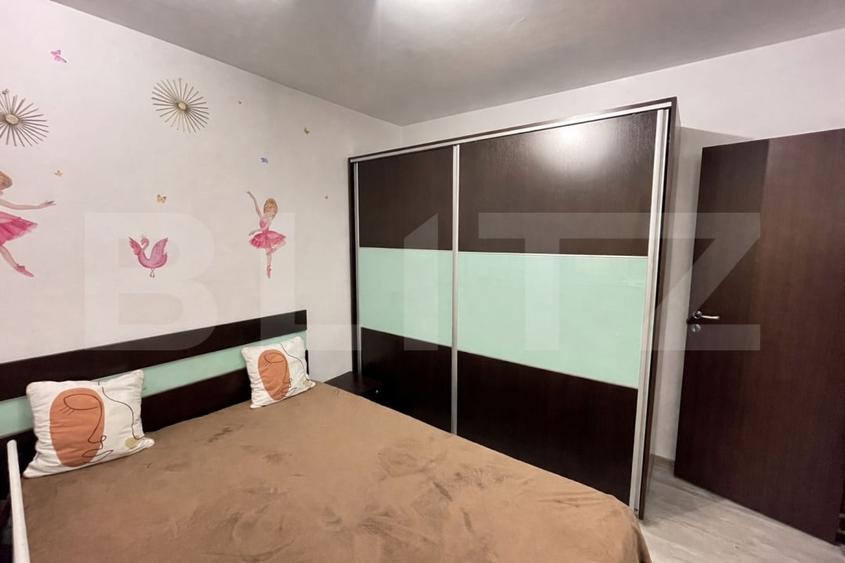 Apartament cu 3 camere semidecomandat, mobilat în Craiovița Nouă