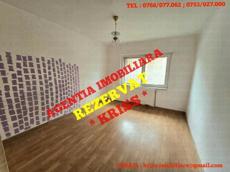 Apartament cu 3 camere decomandat în Teilor