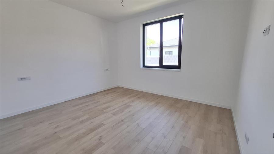 Casă individuală cu 4 camere cu Canalizare în Miroslava