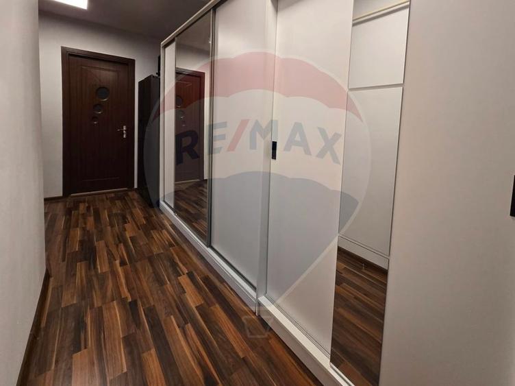 Apartament cu 2 camere semidecomandat, mobilat în Florești