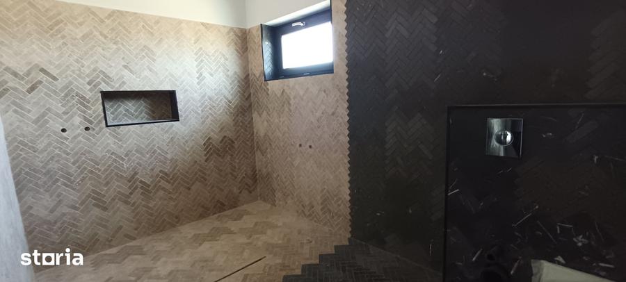 Casă cu 4 camere cu Teren 378 Mp în Malu Mare