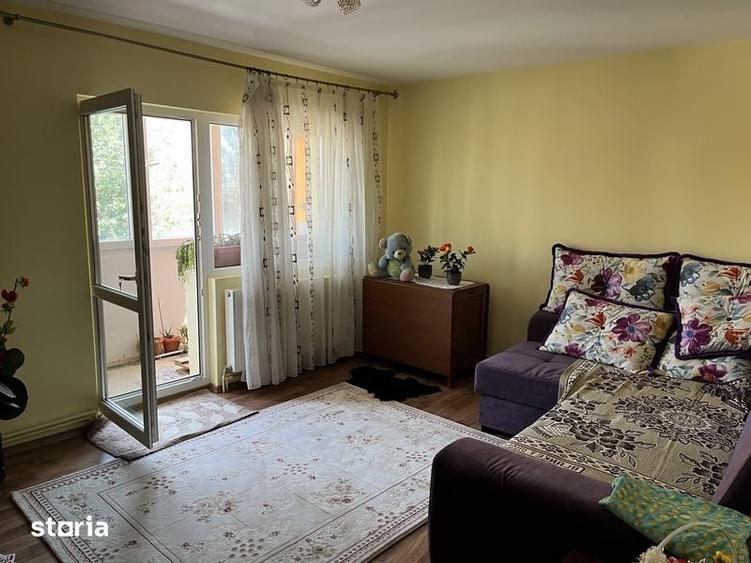Apartament cu 3 camere decomandat în Zamfirescu