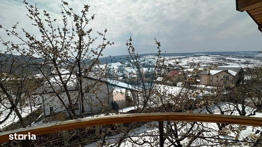 Casă cu 7 camere cu Teren 1200 Mp în Tomești